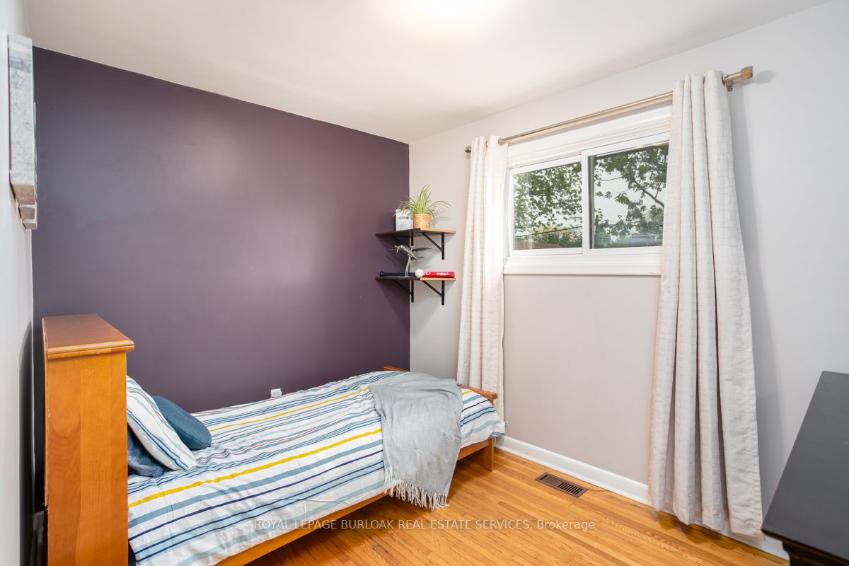 1248 Hertel Cres