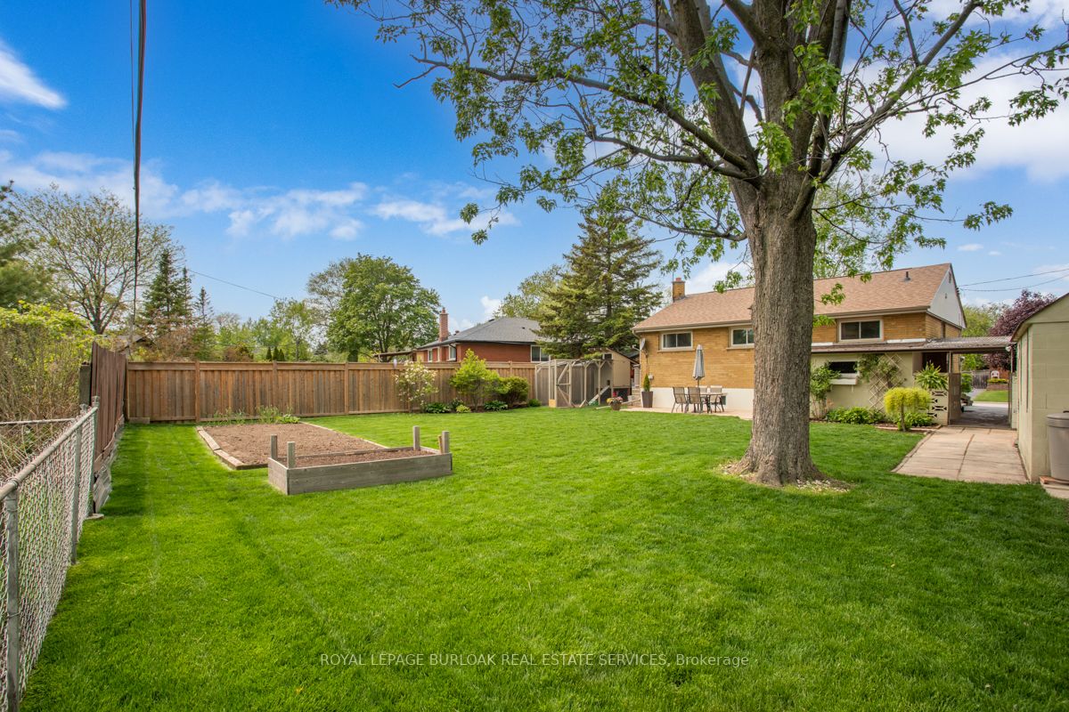 1248 Hertel Cres