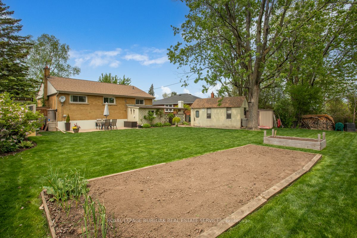 1248 Hertel Cres