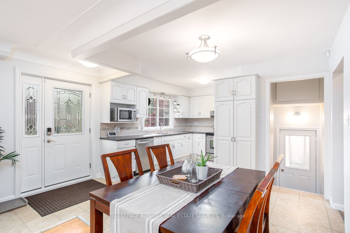 1248 Hertel Cres