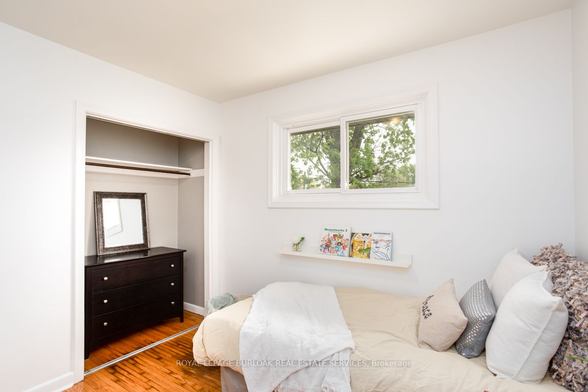 1248 Hertel Cres