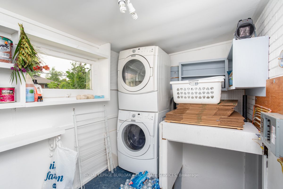 1248 Hertel Cres