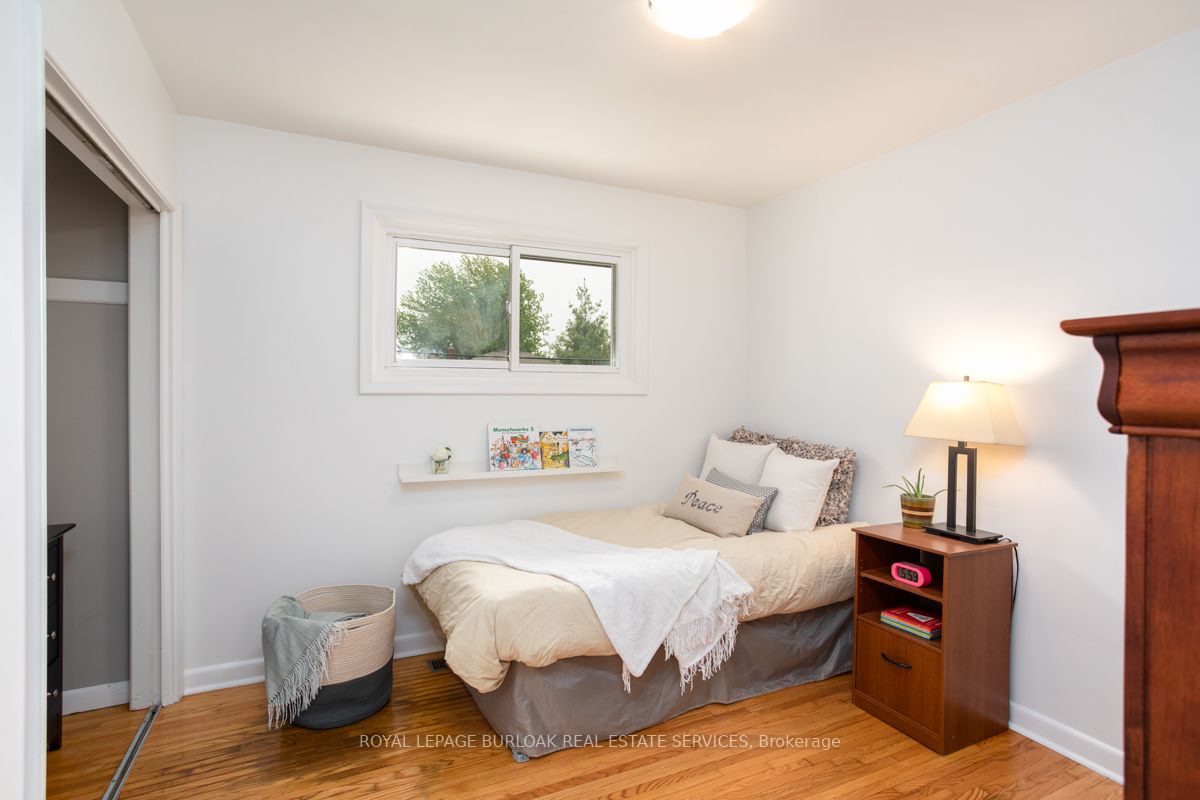 1248 Hertel Cres