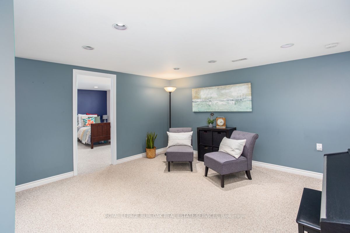 1248 Hertel Cres