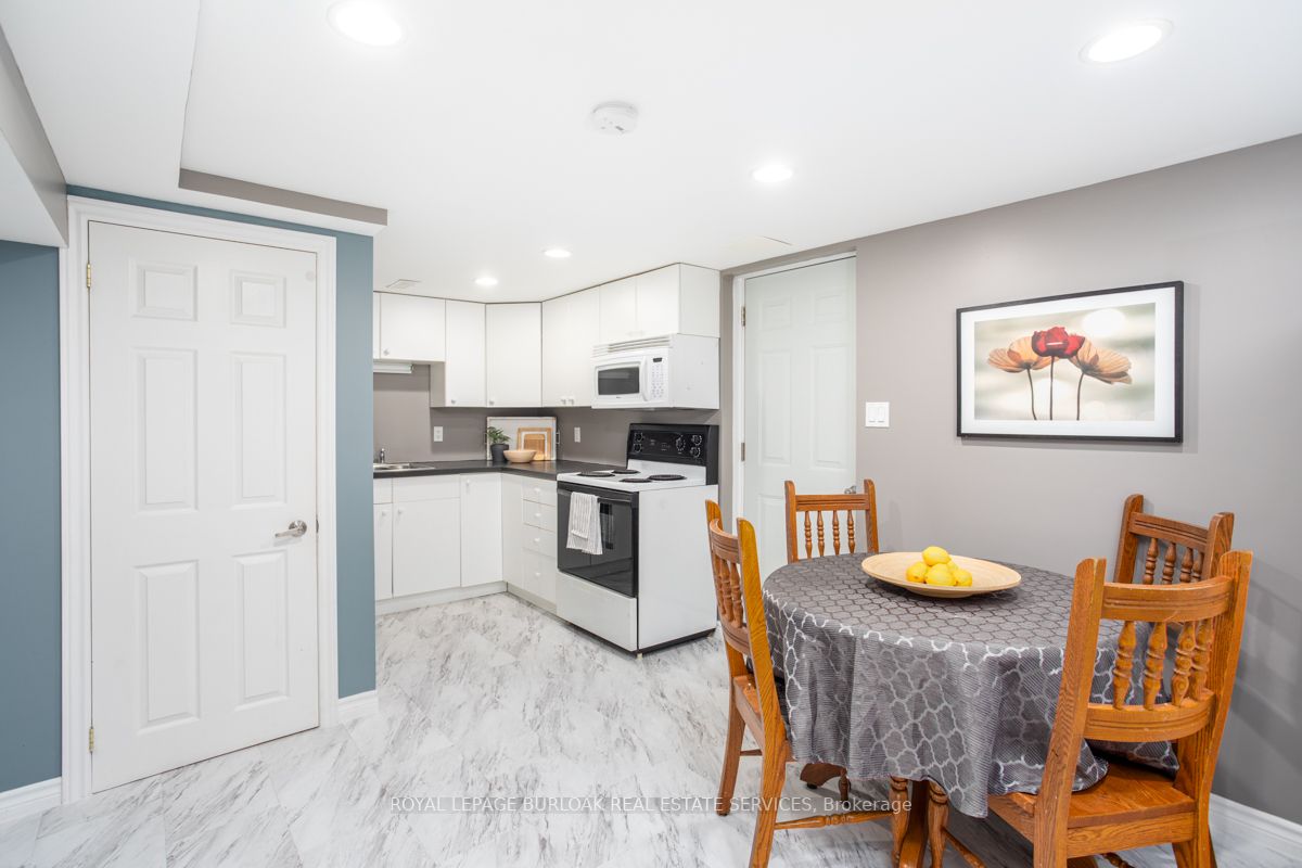 1248 Hertel Cres