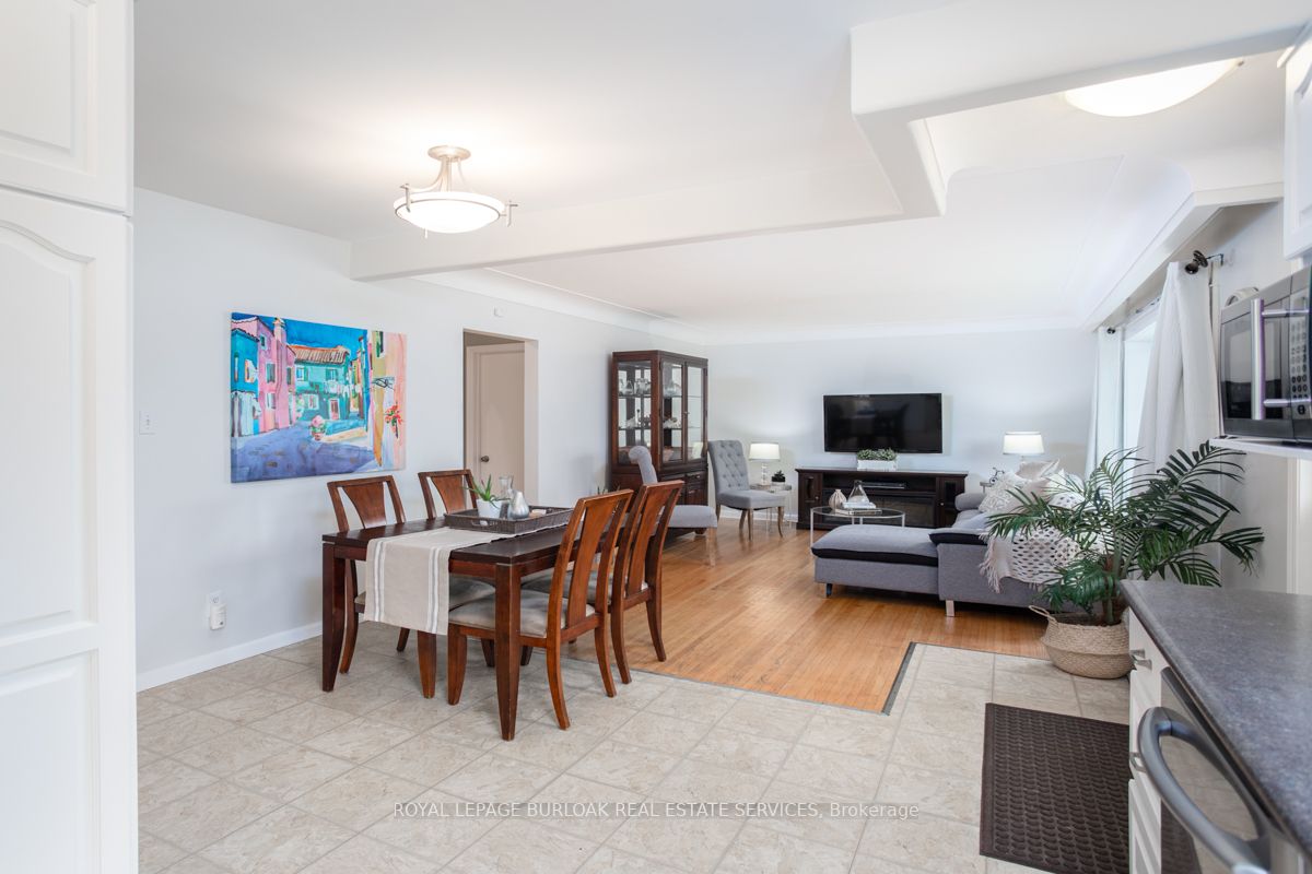 1248 Hertel Cres