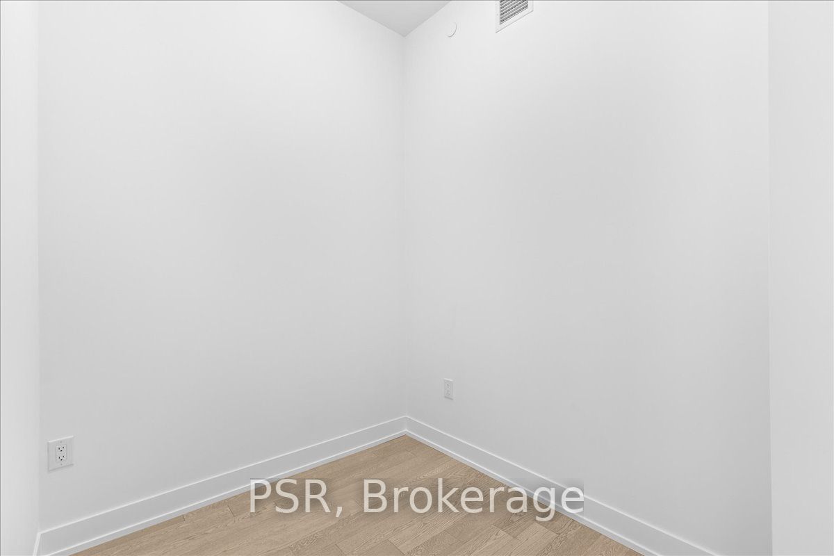 1063 Douglas Mccurdy Comm Circ, #208