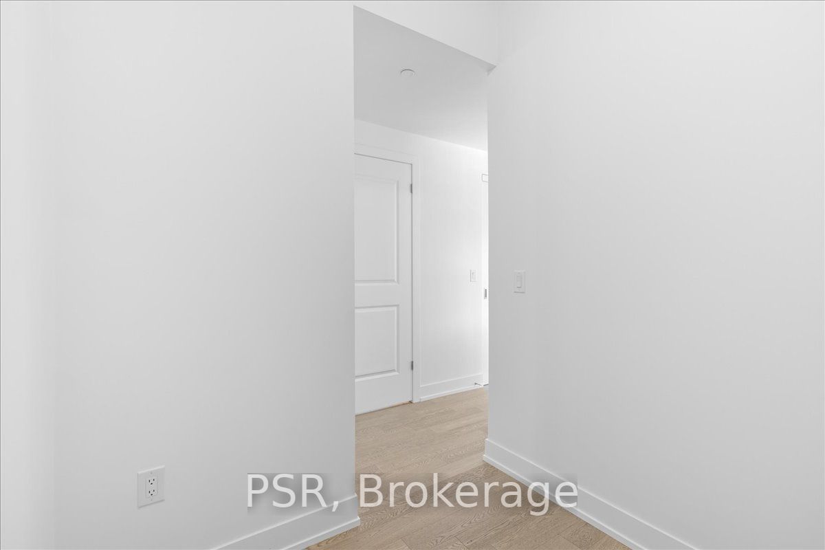 1063 Douglas Mccurdy Comm Circ, #208