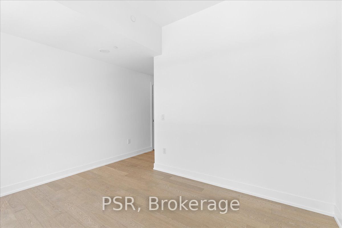 1063 Douglas Mccurdy Comm Circ, #208