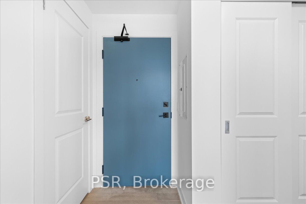 1063 Douglas Mccurdy Comm Circ, #208