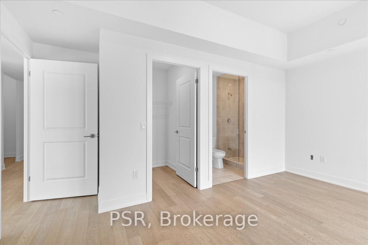 1063 Douglas Mccurdy Comm Circ, #208