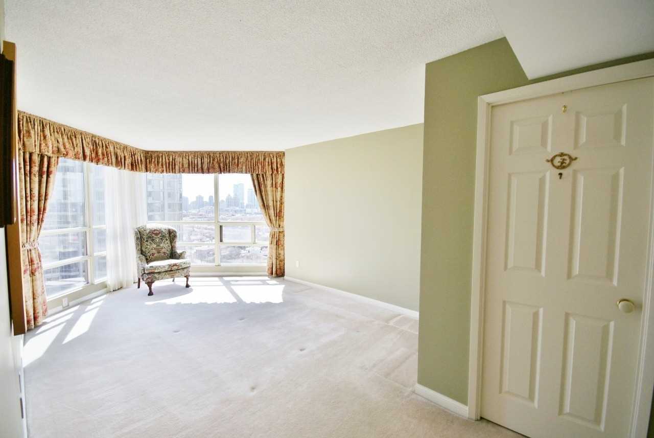 45 Kingsbridge Garden Circ, #1504