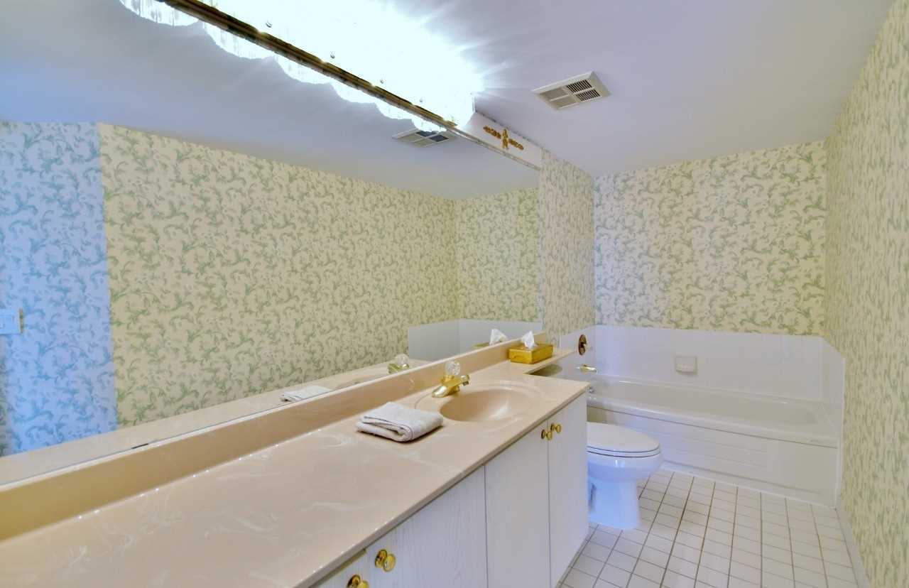 45 Kingsbridge Garden Circ, #1504