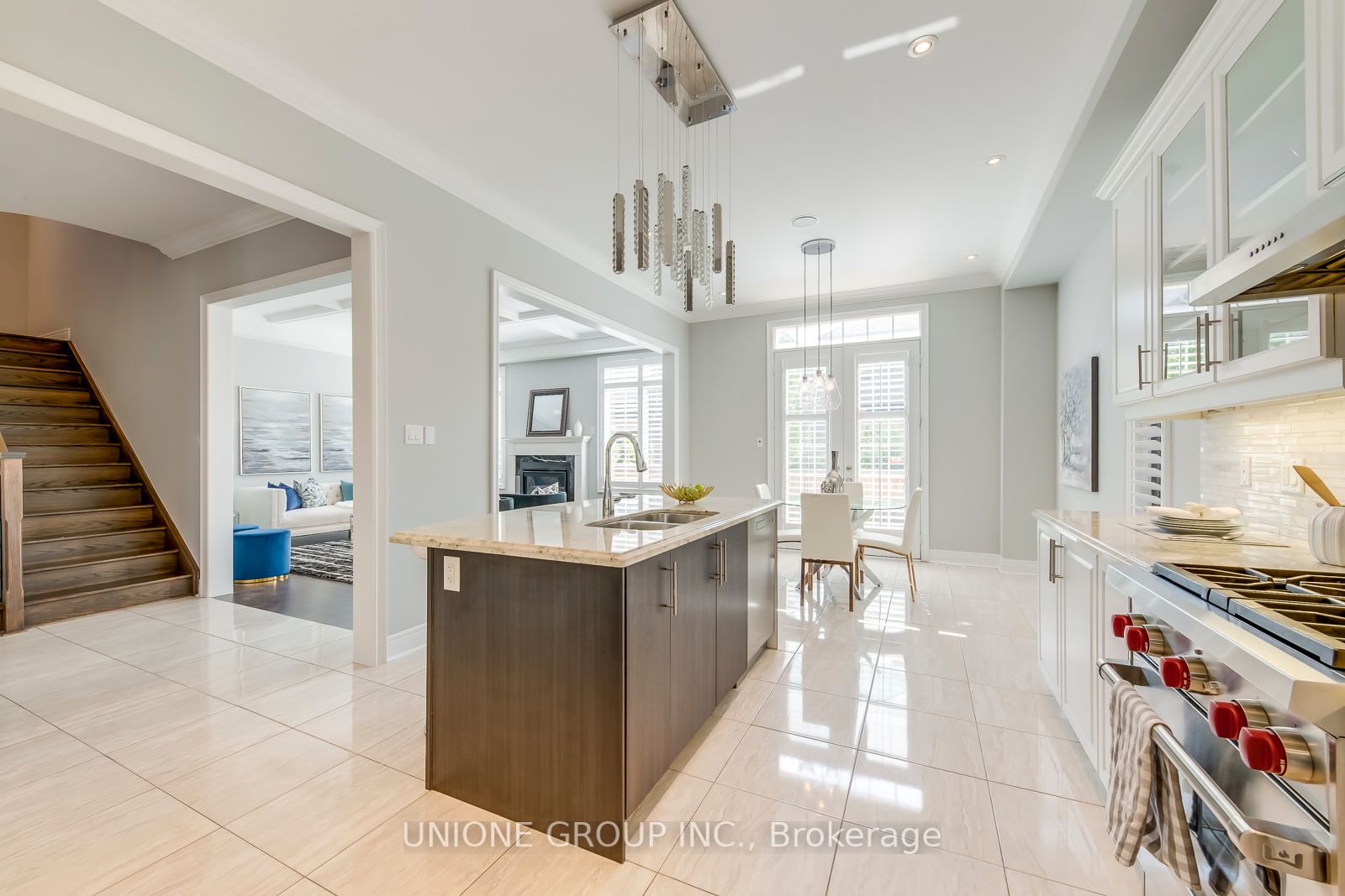 166 Hoey Cres