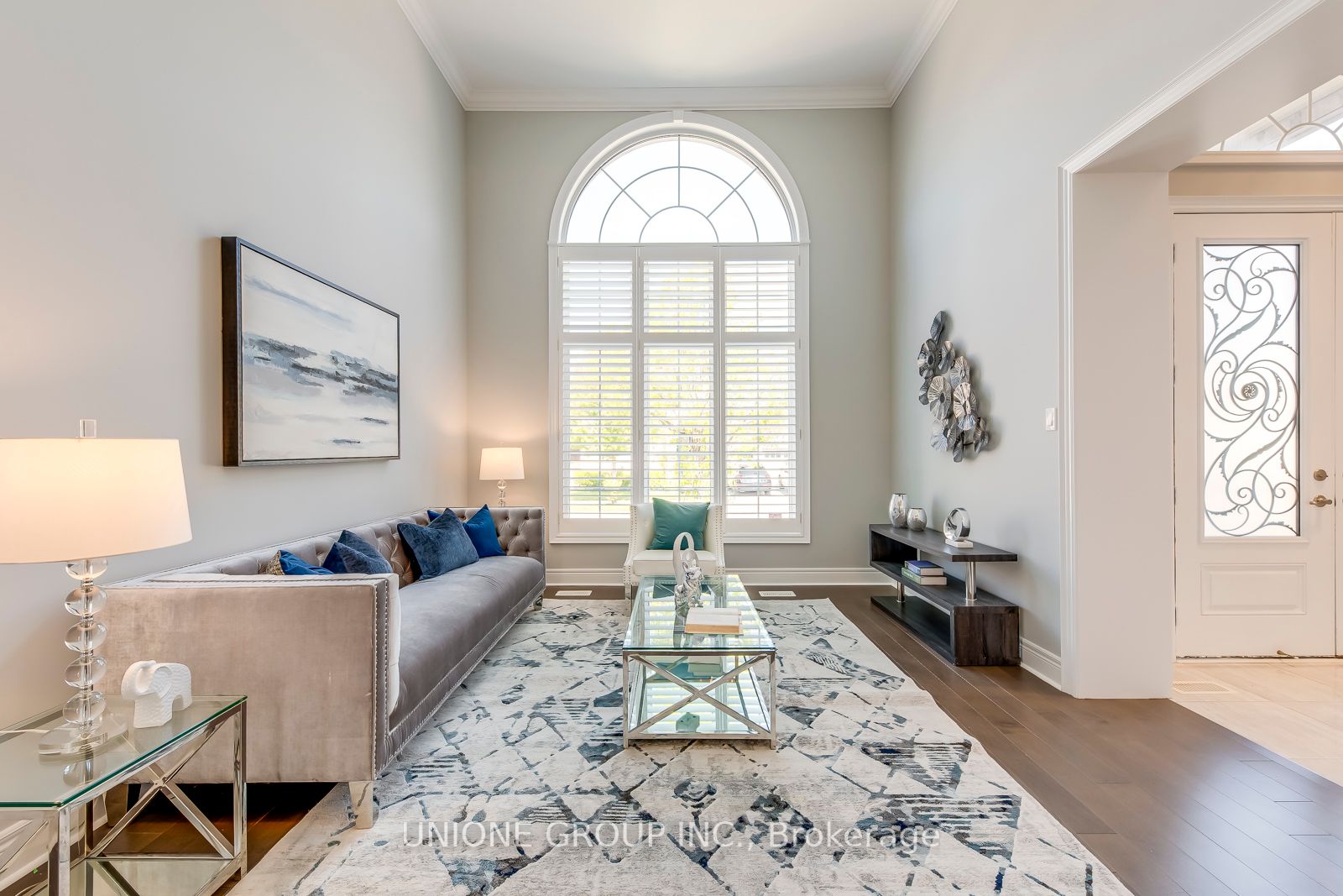 166 Hoey Cres