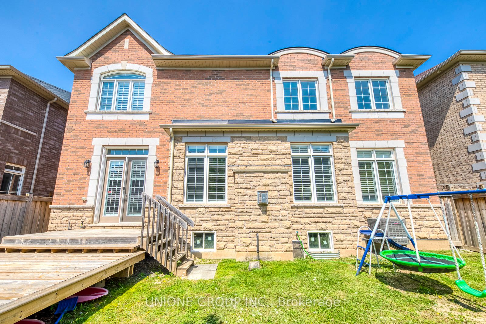 166 Hoey Cres
