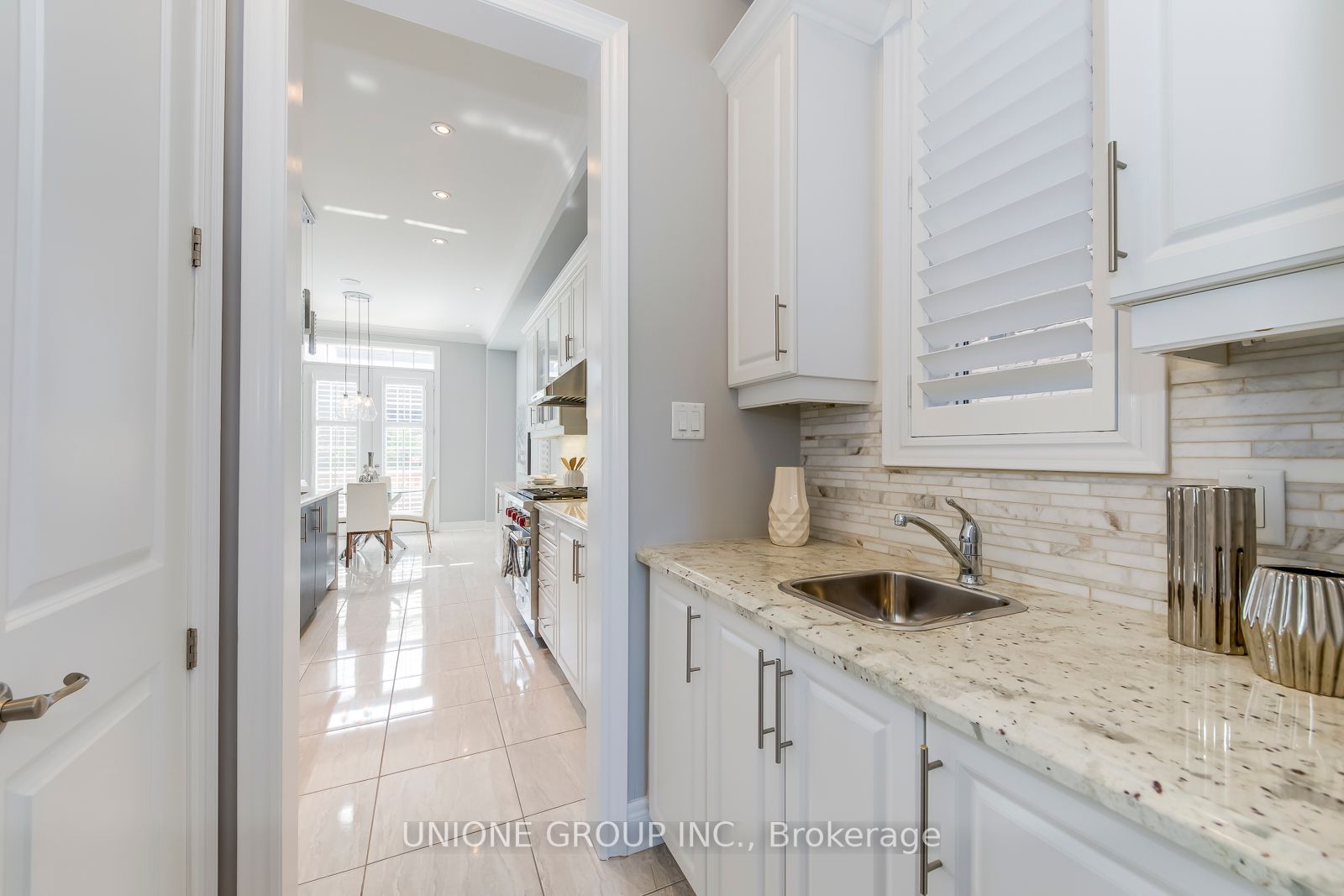 166 Hoey Cres