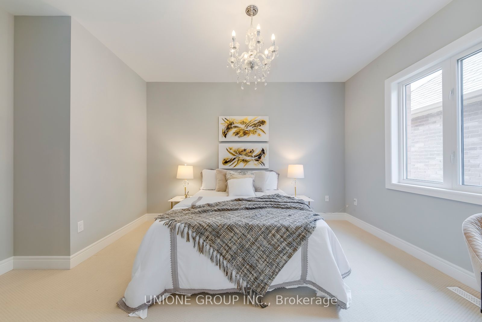 166 Hoey Cres