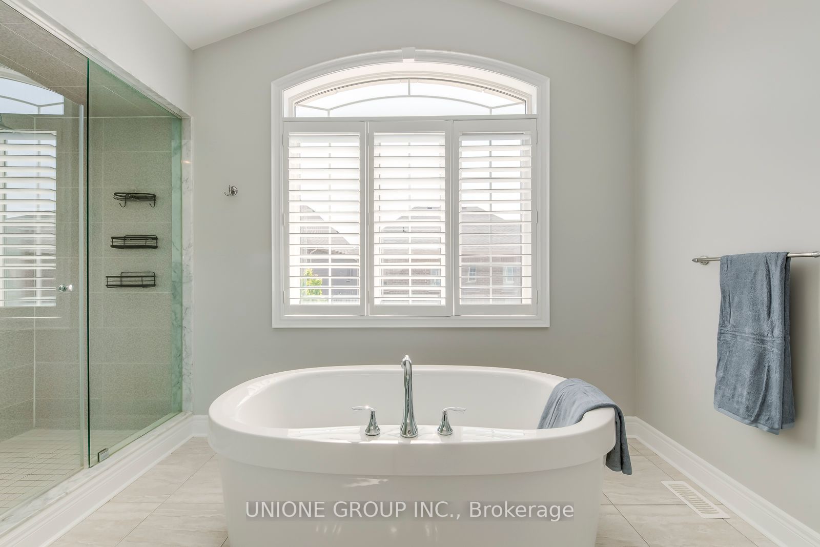 166 Hoey Cres