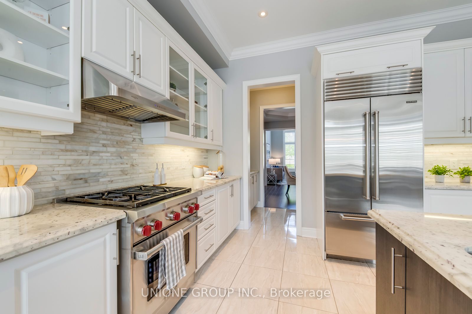 166 Hoey Cres