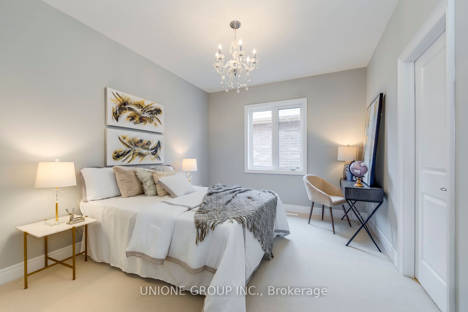 166 Hoey Cres