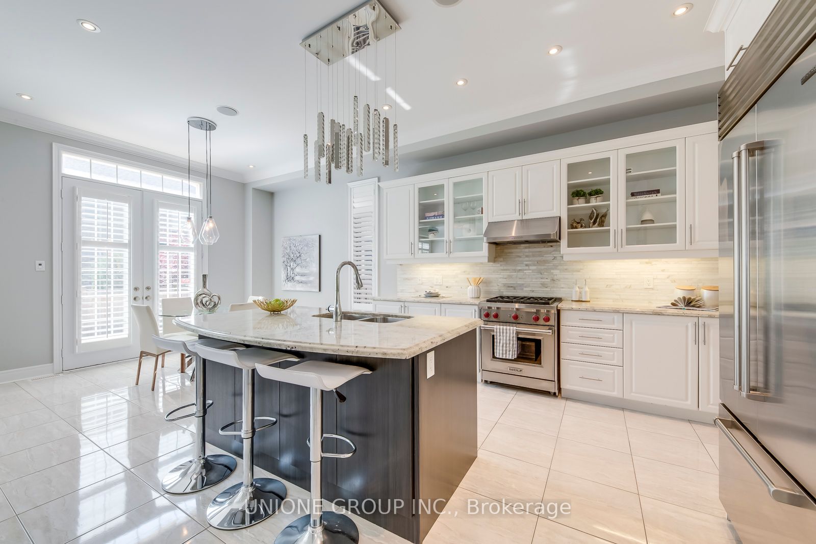 166 Hoey Cres