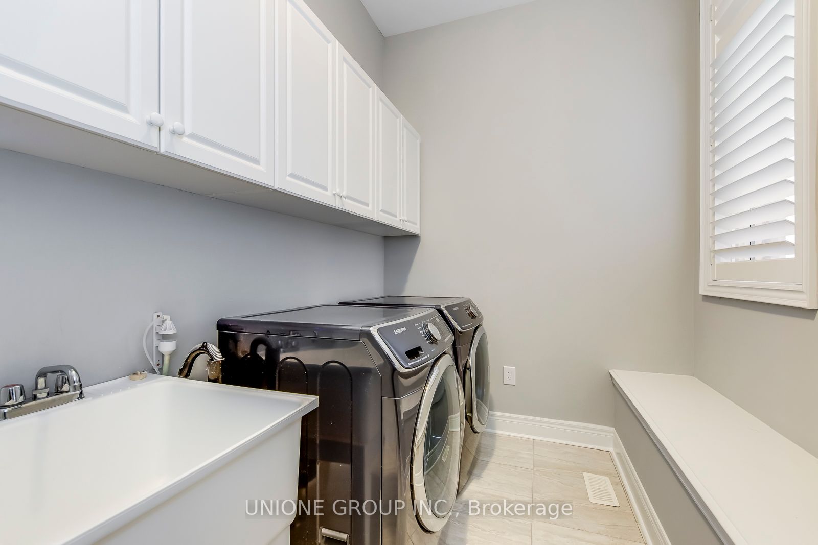 166 Hoey Cres