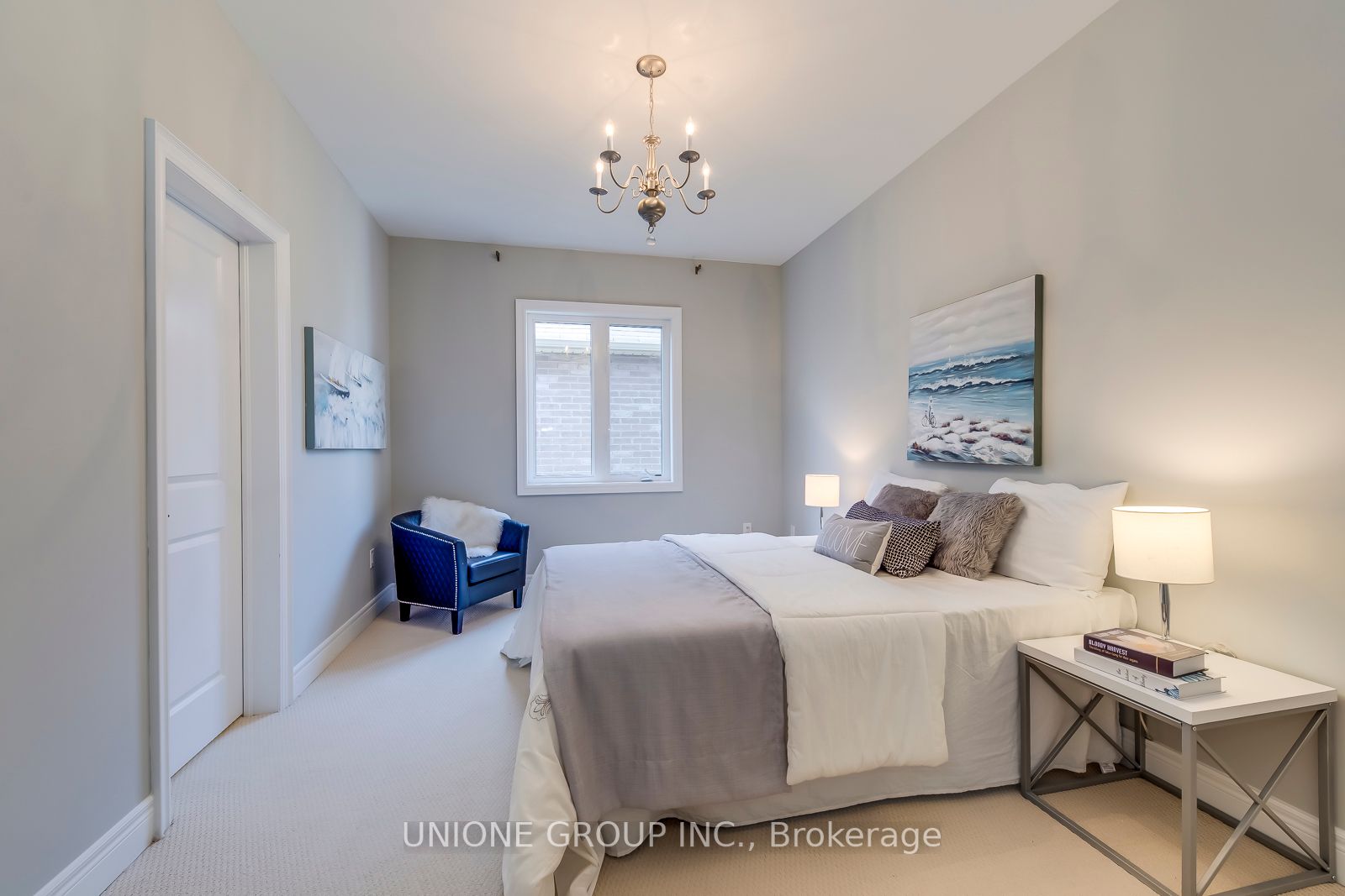 166 Hoey Cres