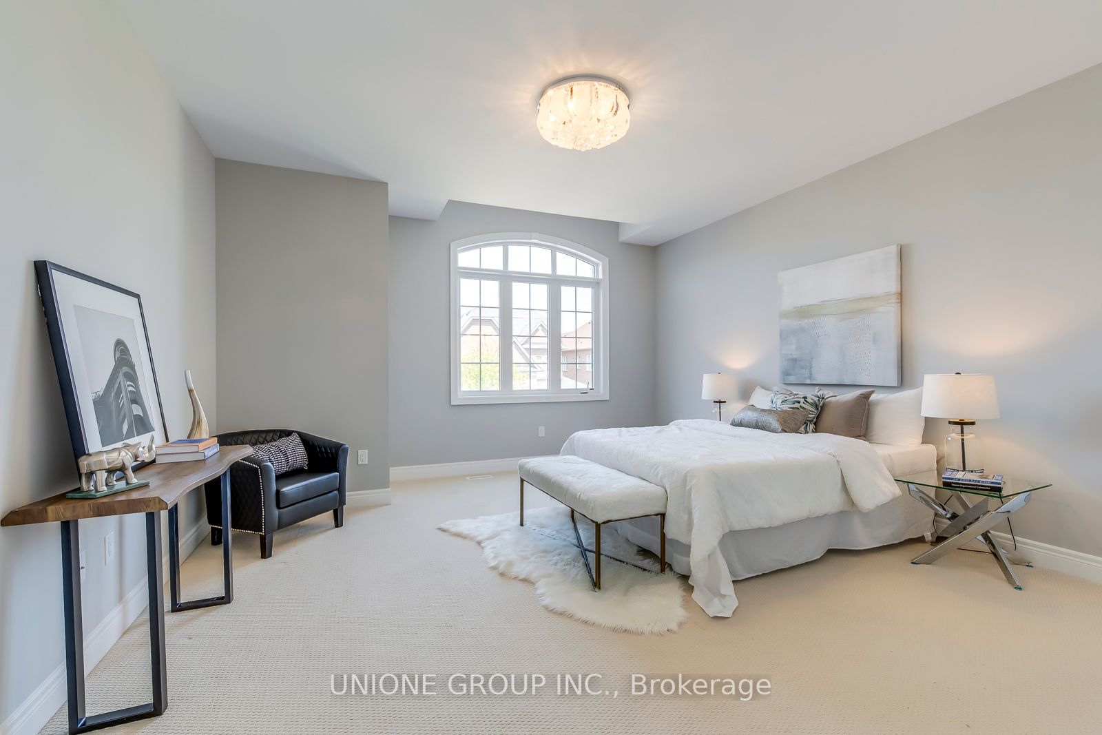 166 Hoey Cres