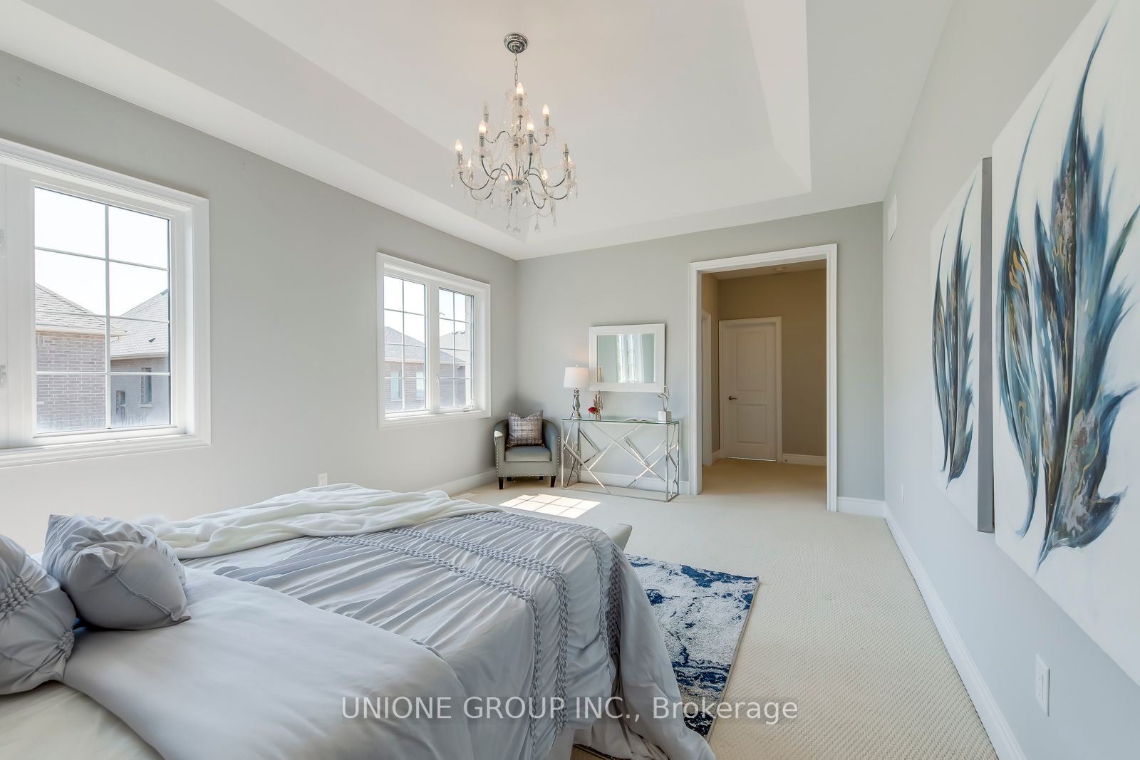 166 Hoey Cres