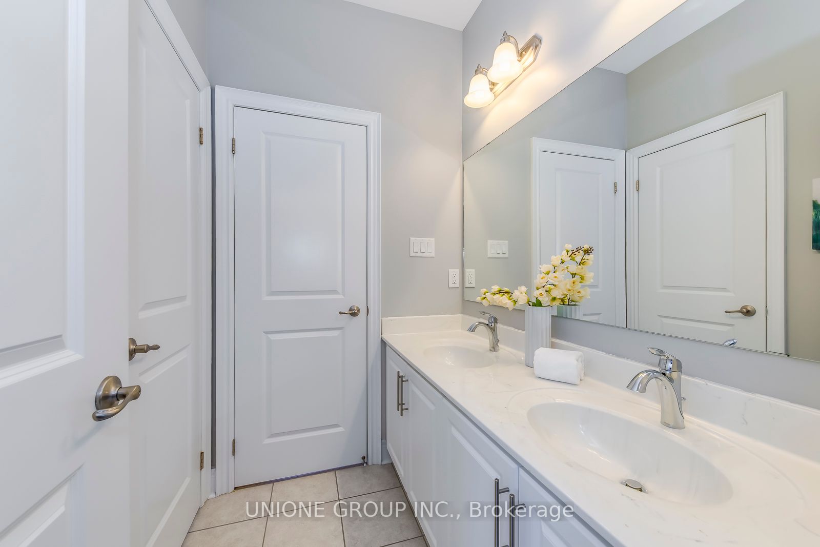 166 Hoey Cres