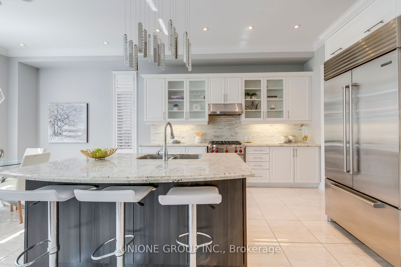 166 Hoey Cres