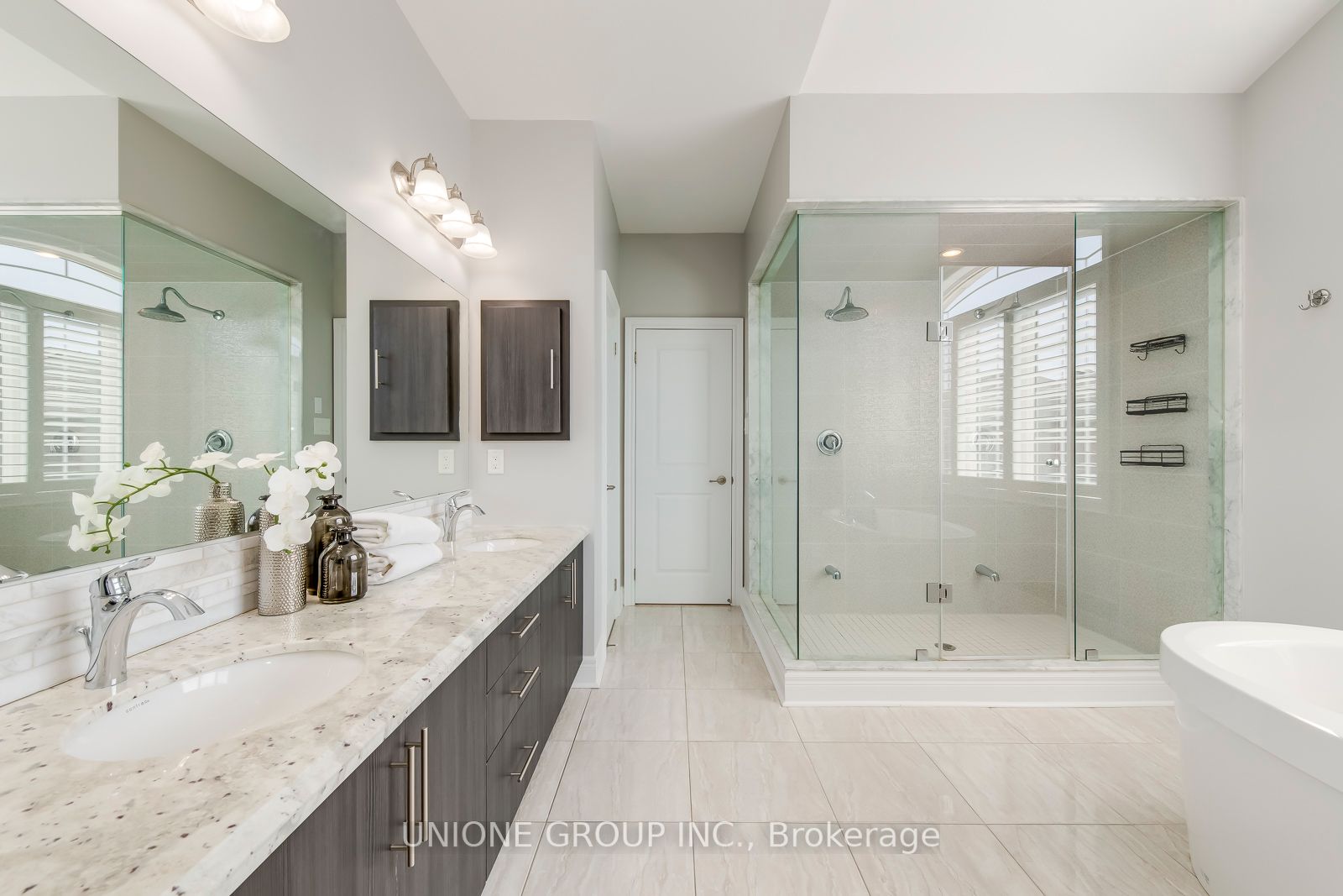 166 Hoey Cres