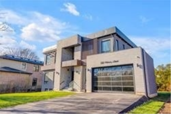 1325 Rebecca St, Oakville