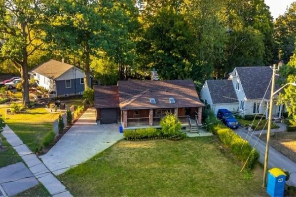439 River Side Dr, Oakville