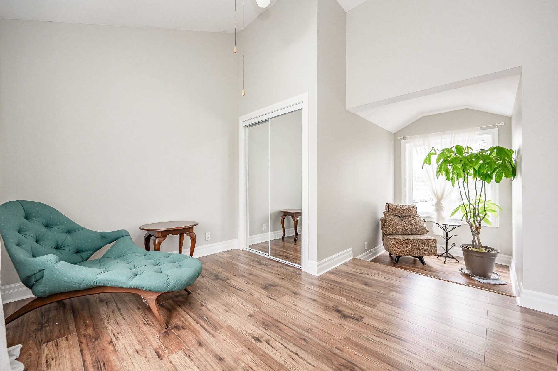 25 Mineola Rd E