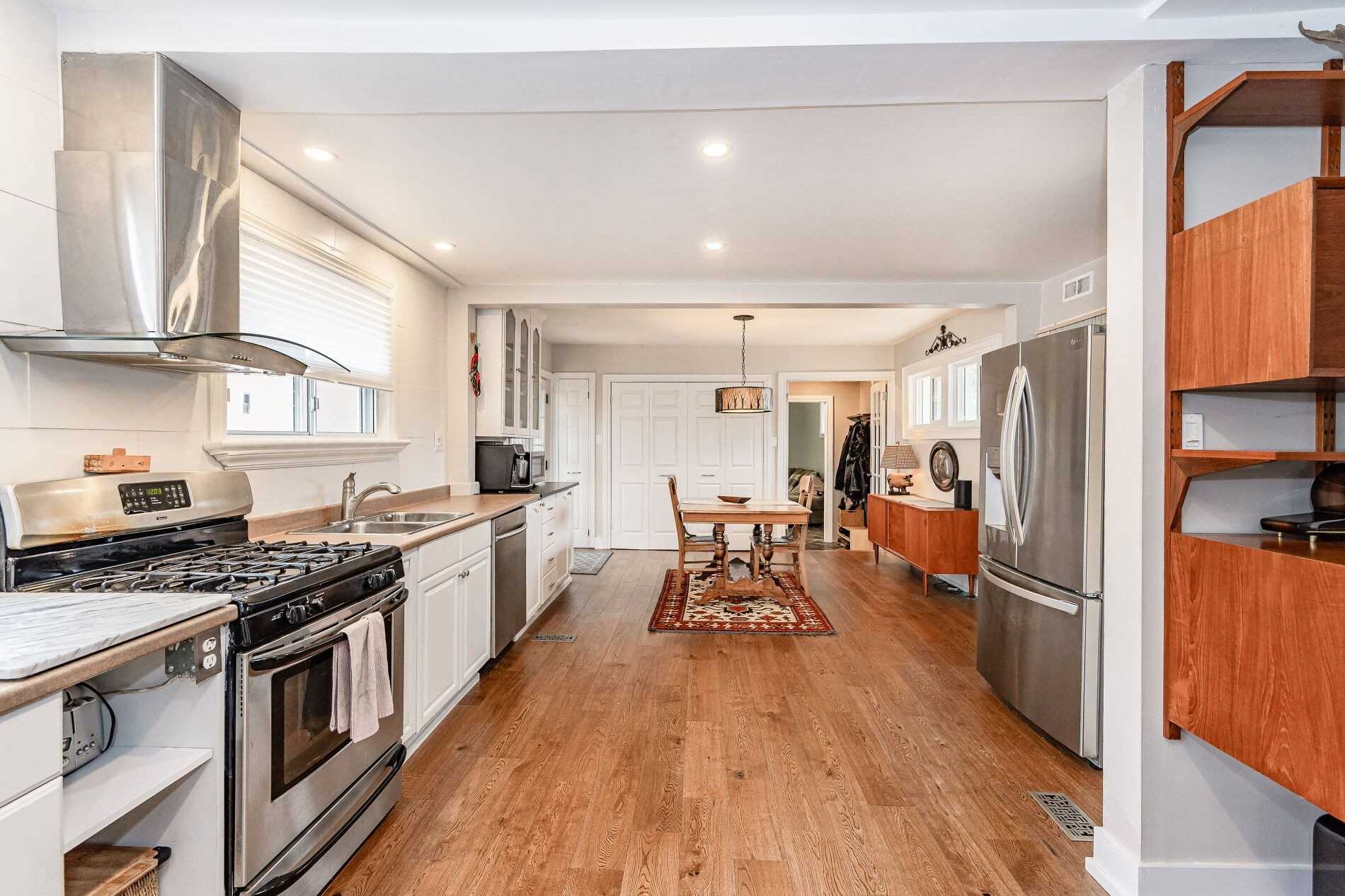 25 Mineola Rd E
