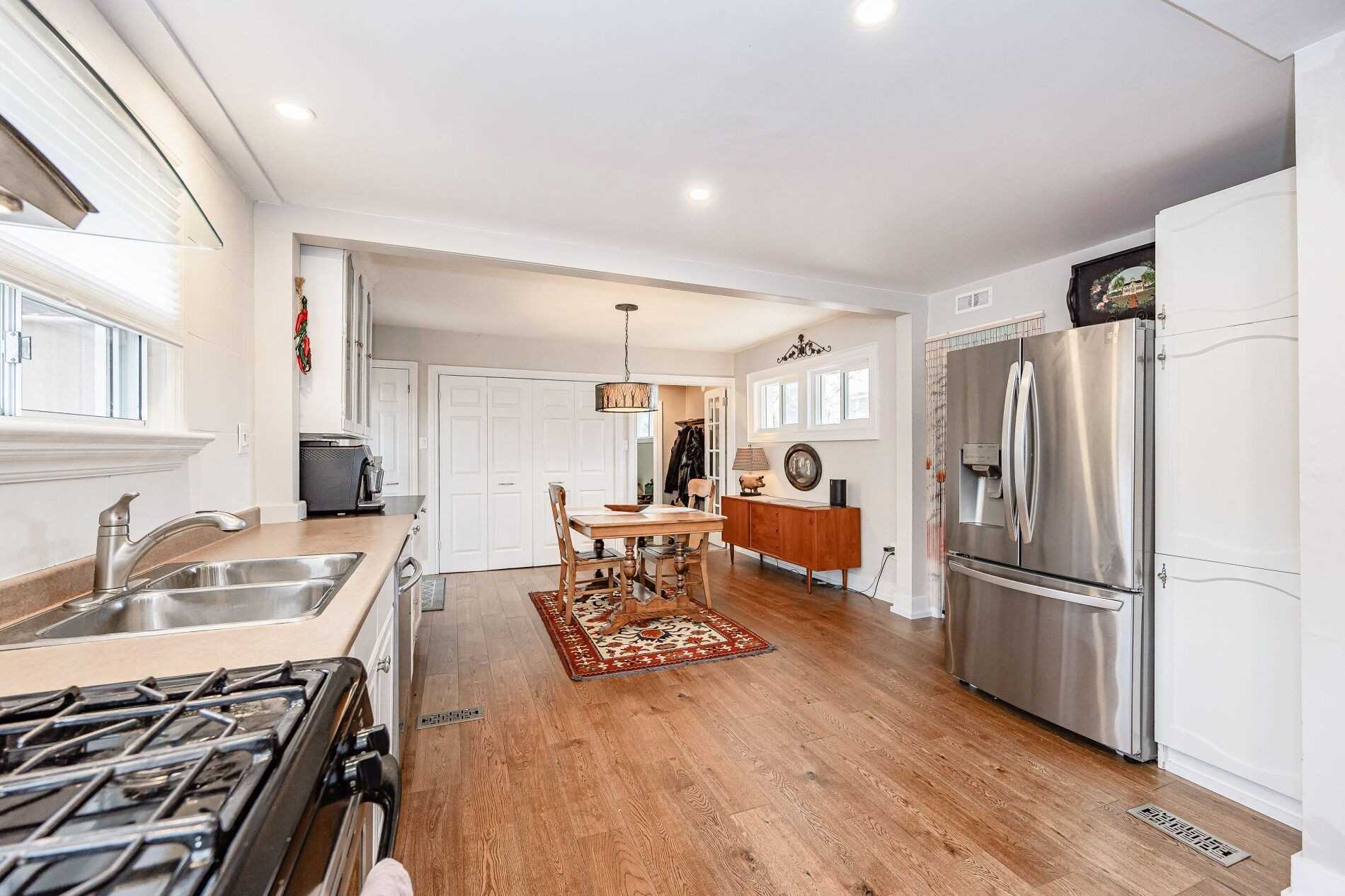 25 Mineola Rd E
