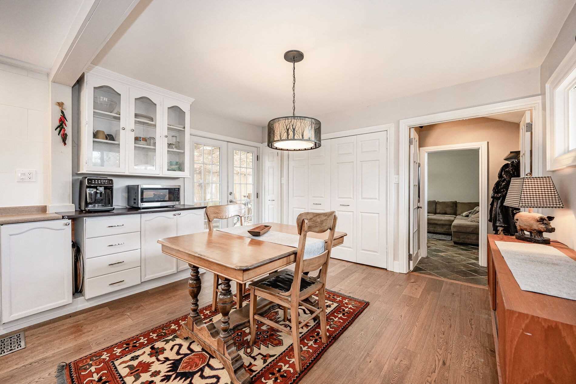 25 Mineola Rd E