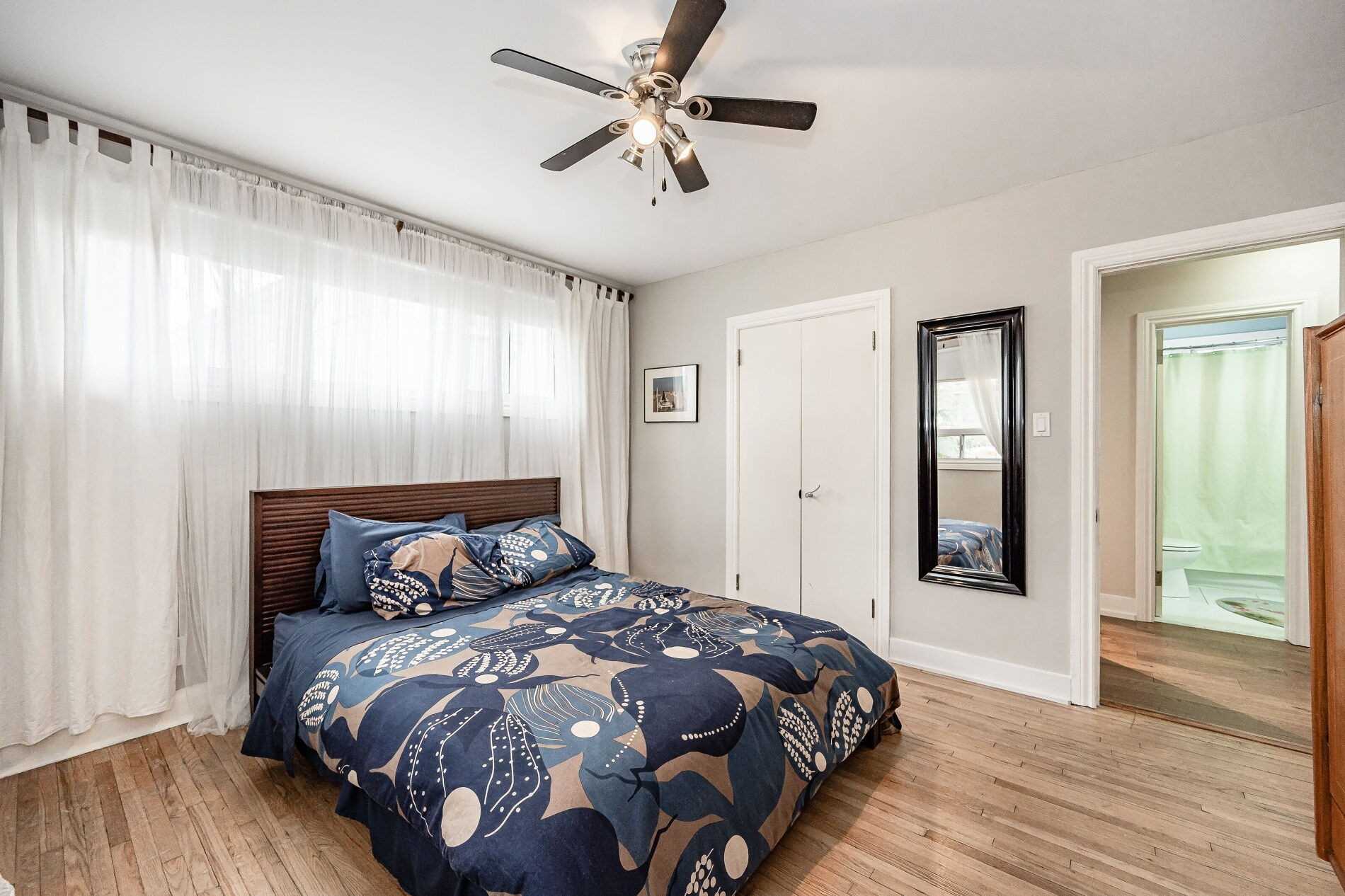 25 Mineola Rd E