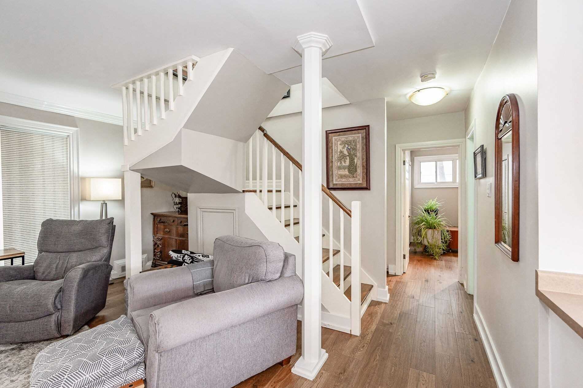 25 Mineola Rd E