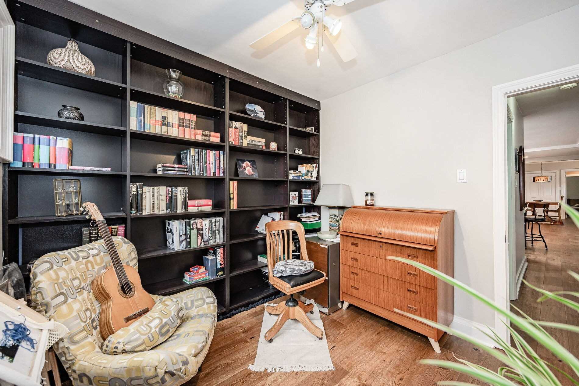 25 Mineola Rd E