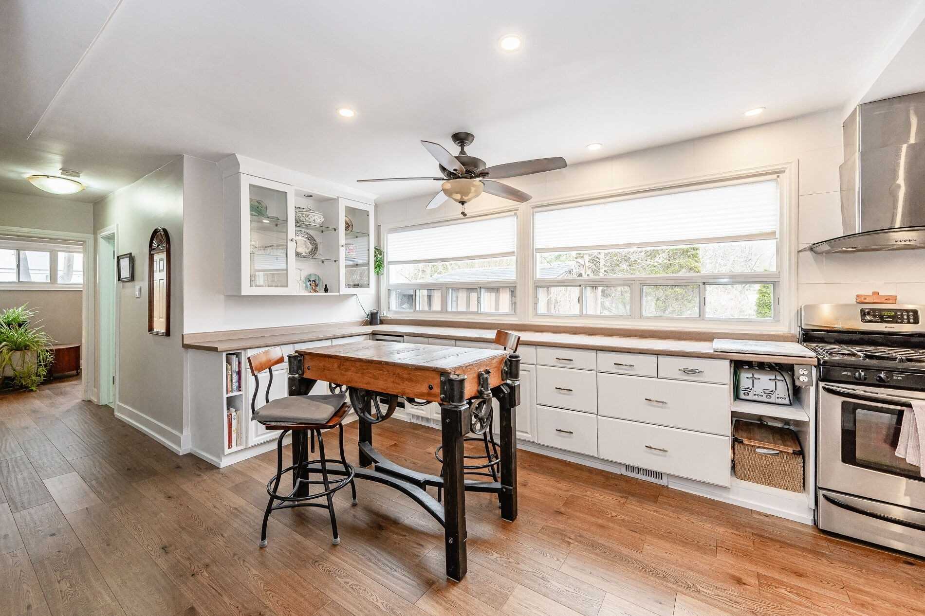 25 Mineola Rd E