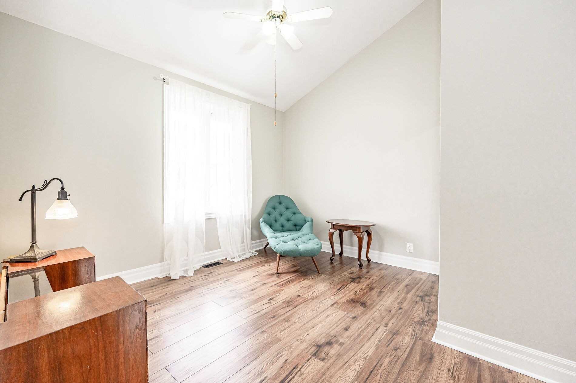 25 Mineola Rd E