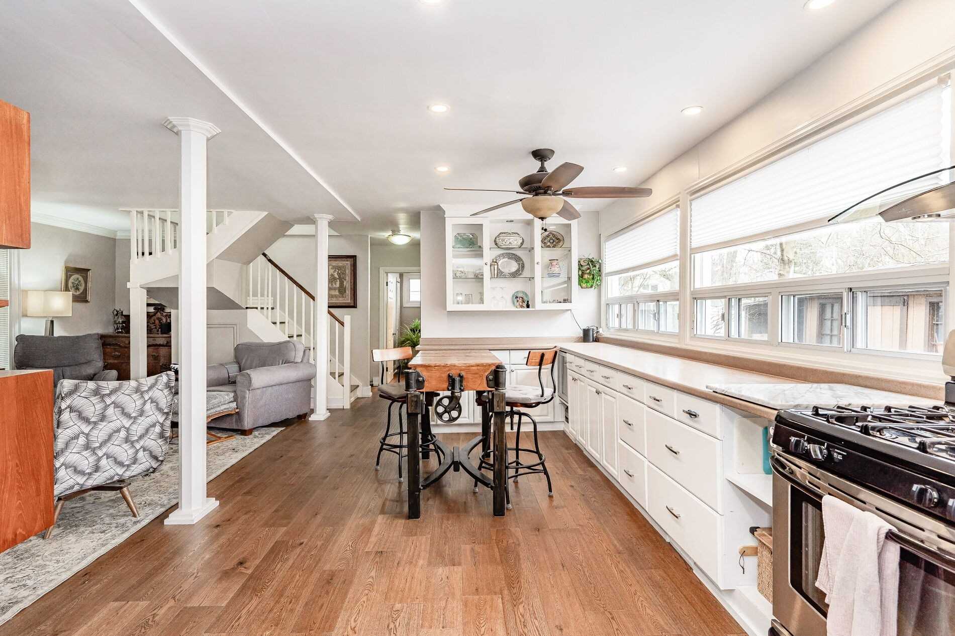 25 Mineola Rd E