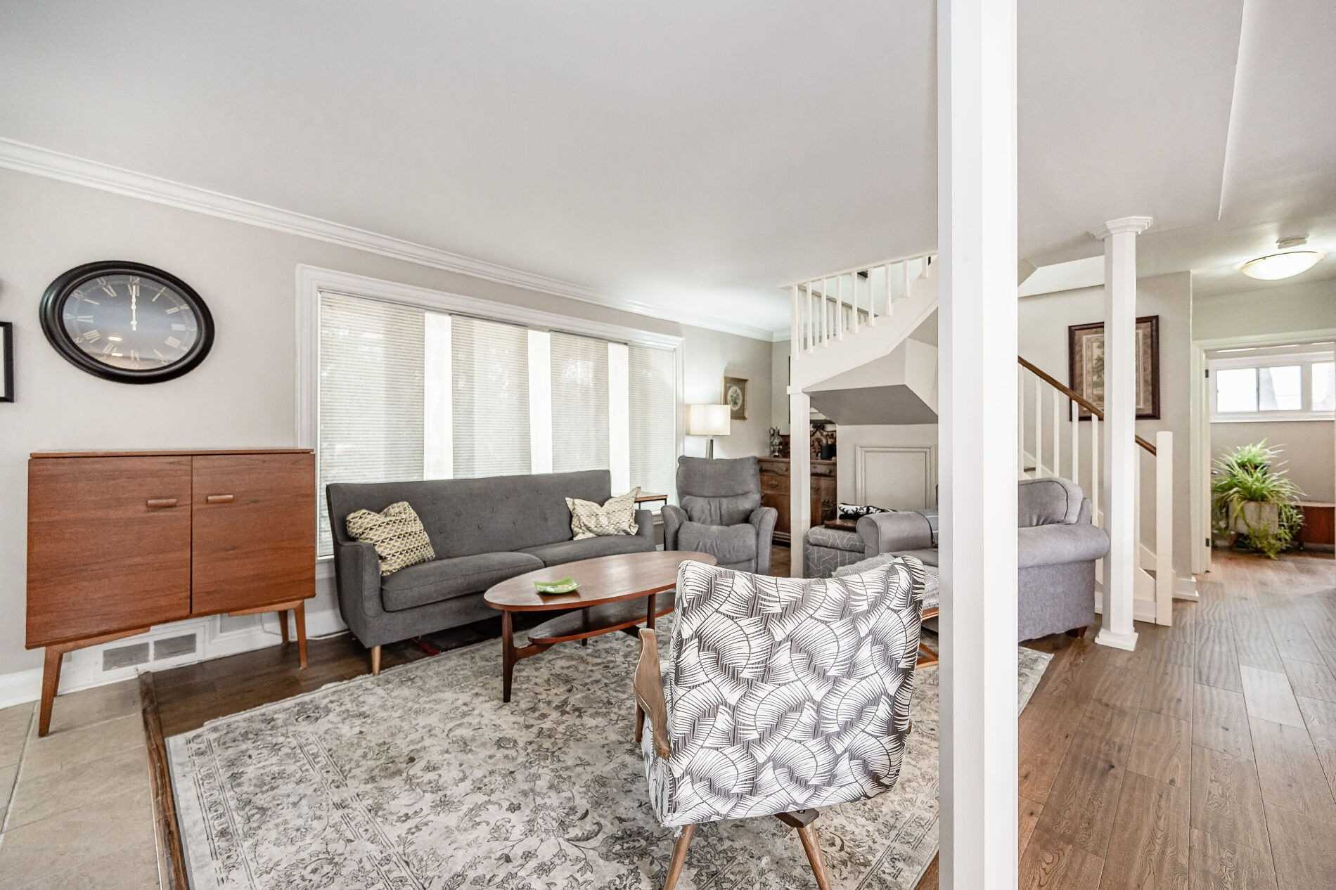 25 Mineola Rd E