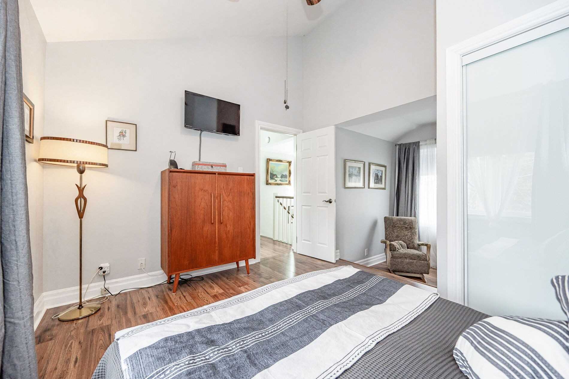 25 Mineola Rd E