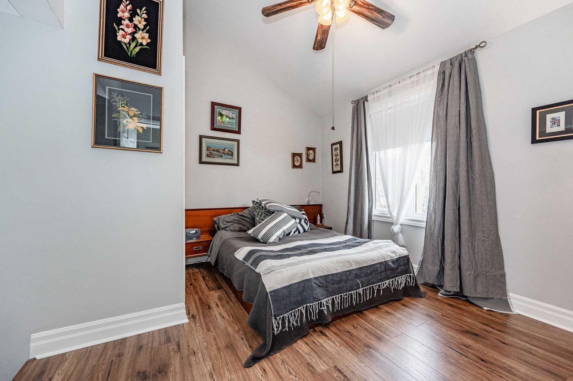 25 Mineola Rd E