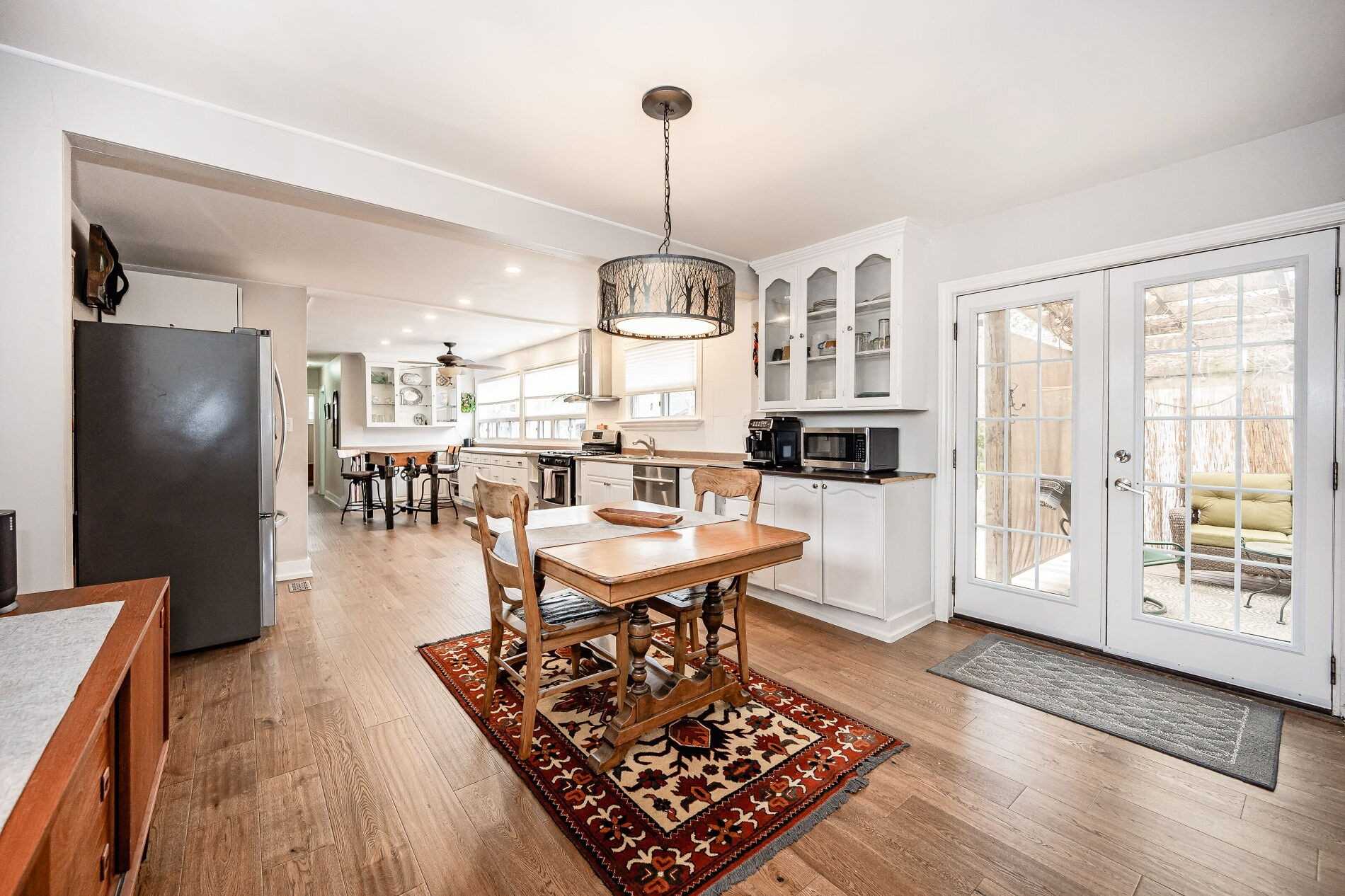 25 Mineola Rd E