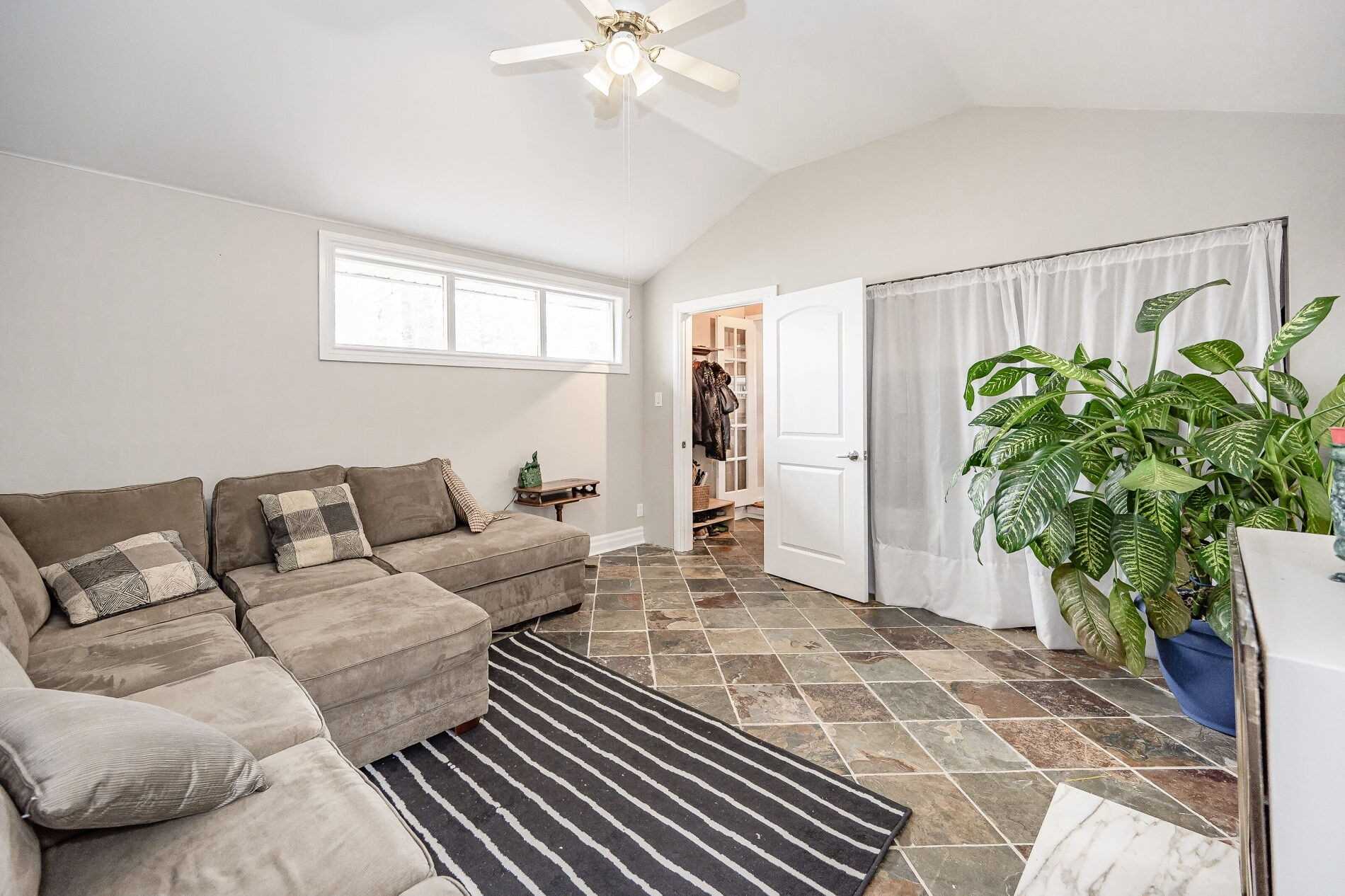 25 Mineola Rd E